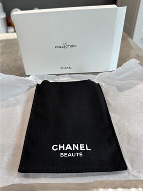 CHANEL Black 'BEAUTÉ' Protective Phone Pouch